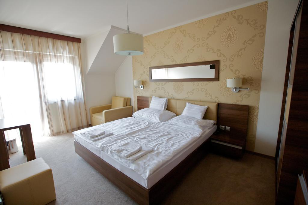 Airport Wellness Panzio Guest house Hajduszoboszlo