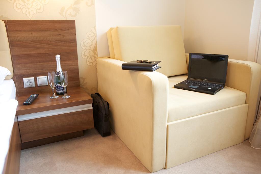 Airport Wellness Panzio Guest house