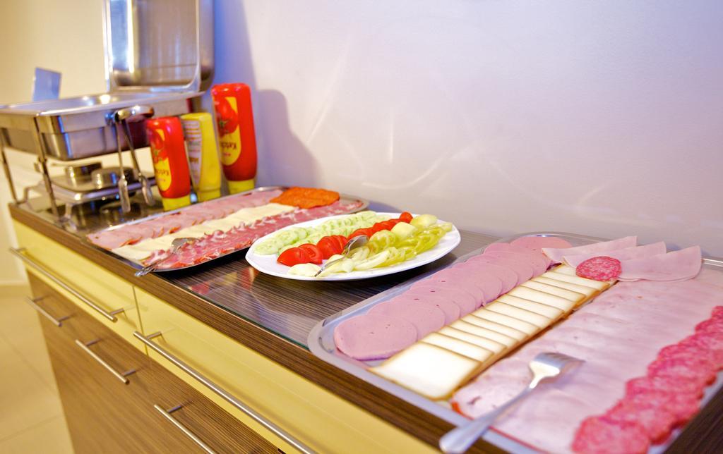 Guest house Airport Wellness Panzio 2*