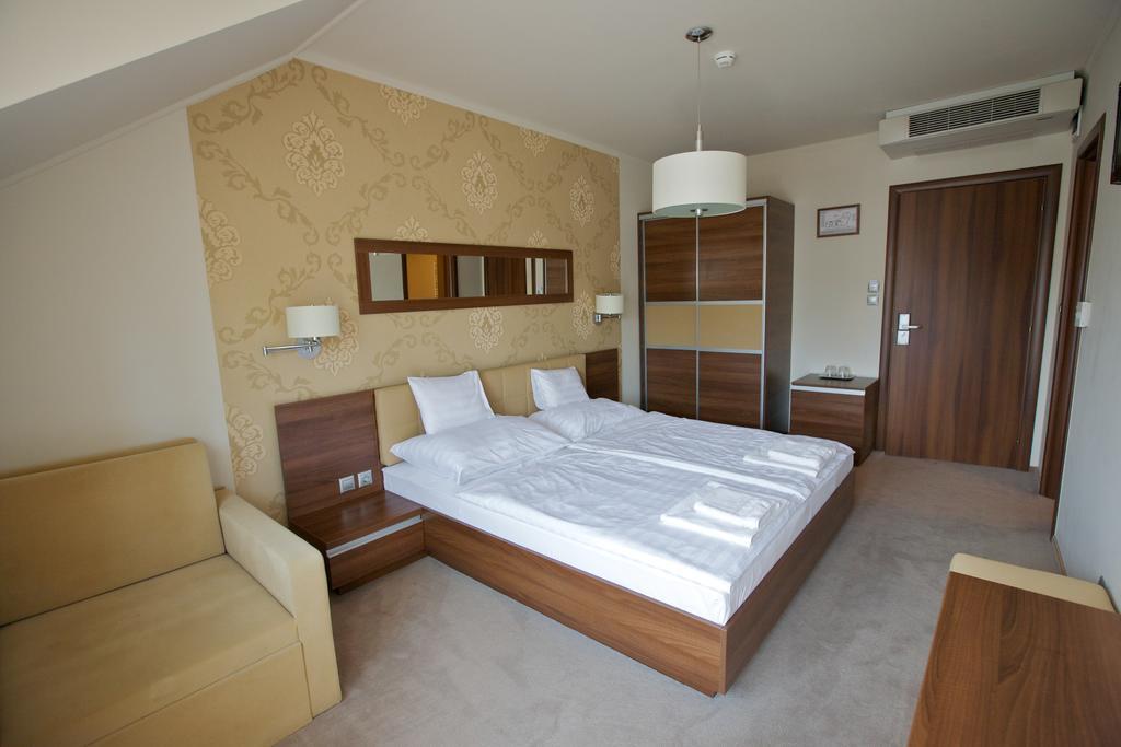 Airport Wellness Panzio Guest house
